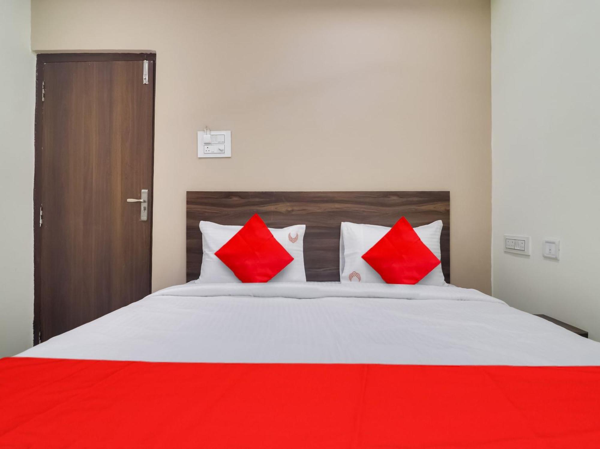Hotel O Red Stone Hotels Hyderabad Exterior foto